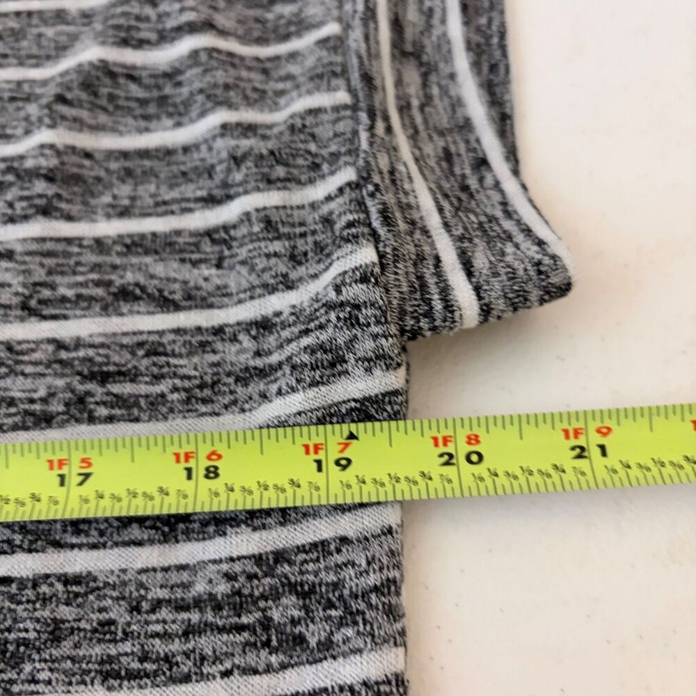 Bobeau Blouse Women's Large Gray Knit Striped Round Neck Short Sleeve Casual - Picture 8 of 8